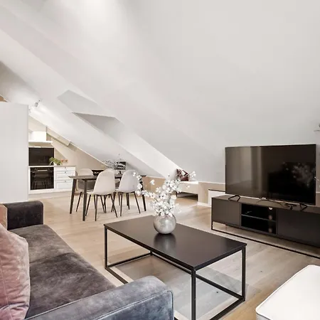 Beautiful 3-room Center